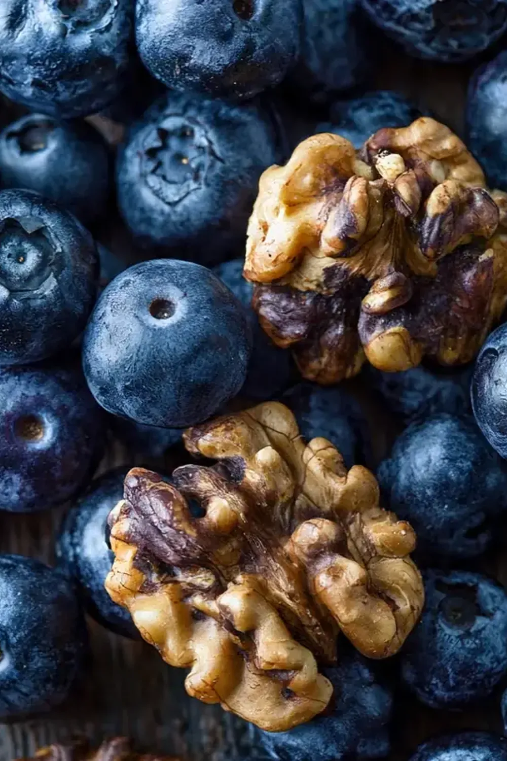 Blaubeeren und Walnüssen