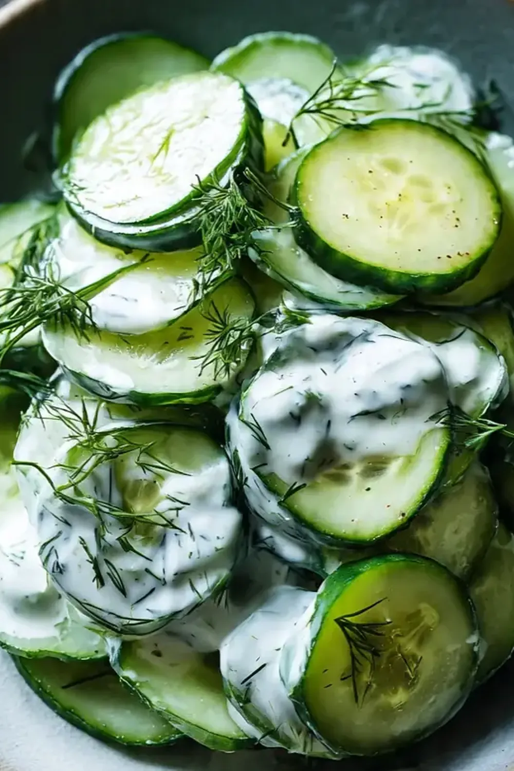 Gurken-Dill-Salat mit Joghurt-Dressing