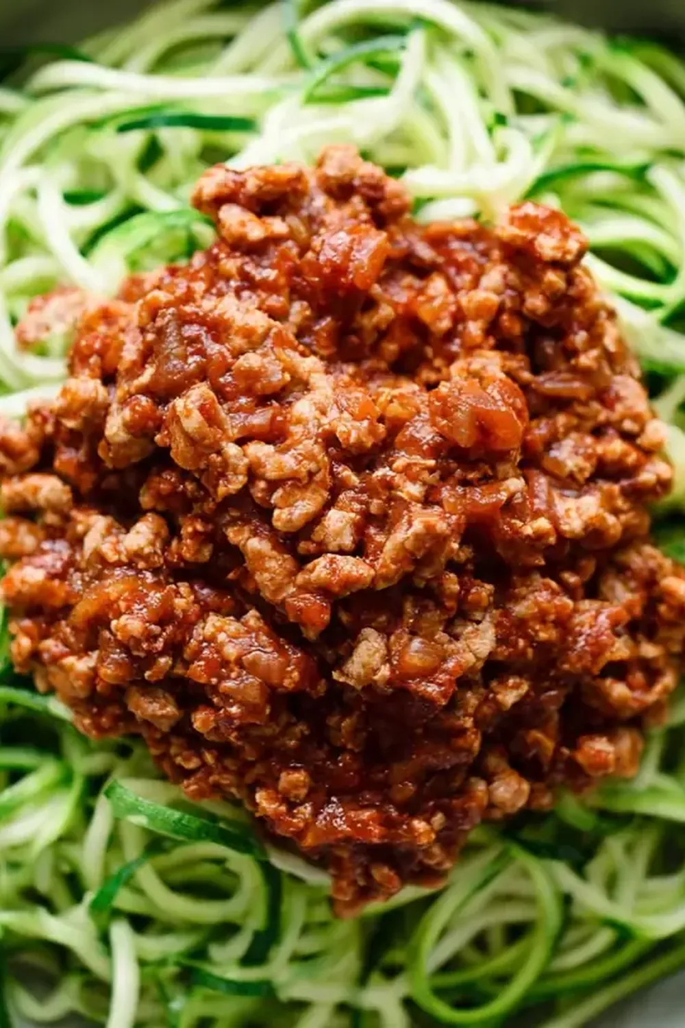 Zucchini-Nudeln mit Truthahn-Bolognese